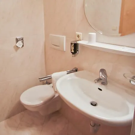 Filipinum Hotell 3*
