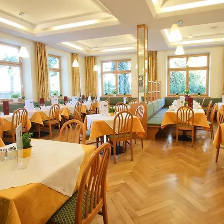 Filipinum Hotell 3*